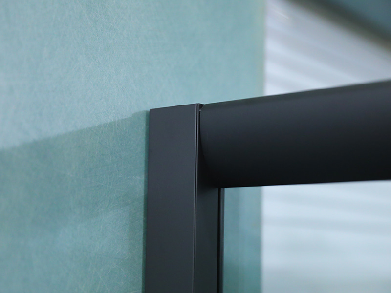 SE Svart aluminiumsramme skyve dusjkabinett i herdet glass SE Svart aluminiumsramme skyve dusjkabinett i herdet glass