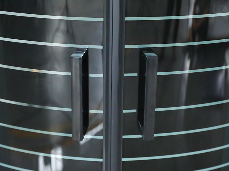 SE Svart aluminiumsramme skyve dusjkabinett i herdet glass SE Svart aluminiumsramme skyve dusjkabinett i herdet glass