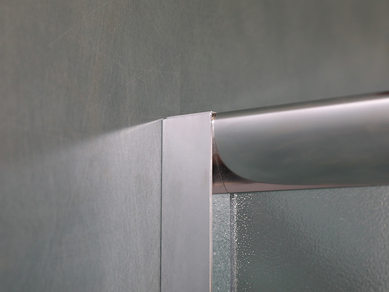 RE skyve dusjkabinett, matt herdet glass, krom aluminiumsprofil, håndtak med doble hull, med brett RE skyve dusjkabinett, matt herdet glass, krom aluminiumsprofil, håndtak med doble hull, med brett