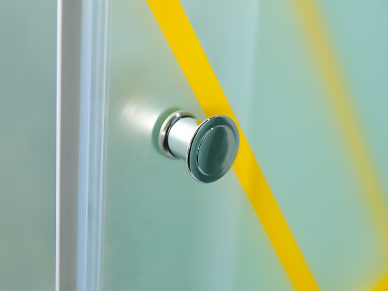 RE skyve dusjkabinett, matt herdet glass med trykk, gull aluminiumsprofil, doble hull håndtak, med brett RE skyve dusjkabinett, matt herdet glass med trykk, gull aluminiumsprofil, doble hull håndtak, med brett