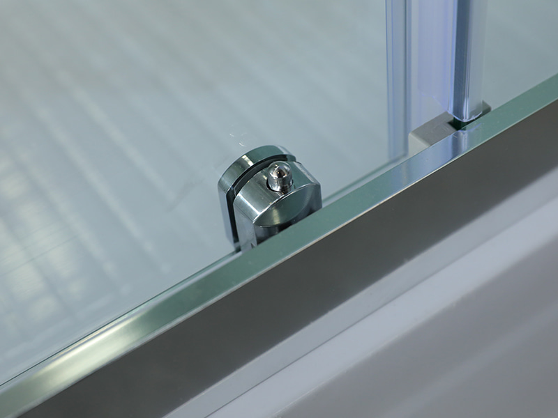 RE skyve dusjkabinett, klart herdet glass, krom aluminiumsprofil, håndtak med doble hull, med brett RE skyve dusjkabinett, klart herdet glass, krom aluminiumsprofil, håndtak med doble hull, med brett