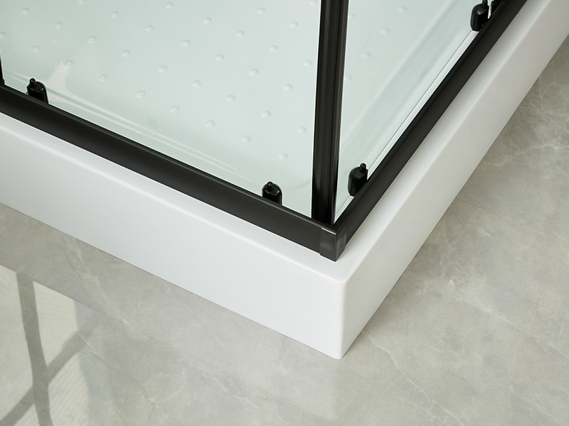 SQ skyve dusjkabinett, klart herdet glass, svart aluminiumsprofil, håndtak med doble hull, med brett SQ skyve dusjkabinett, klart herdet glass, svart aluminiumsprofil, håndtak med doble hull, med brett