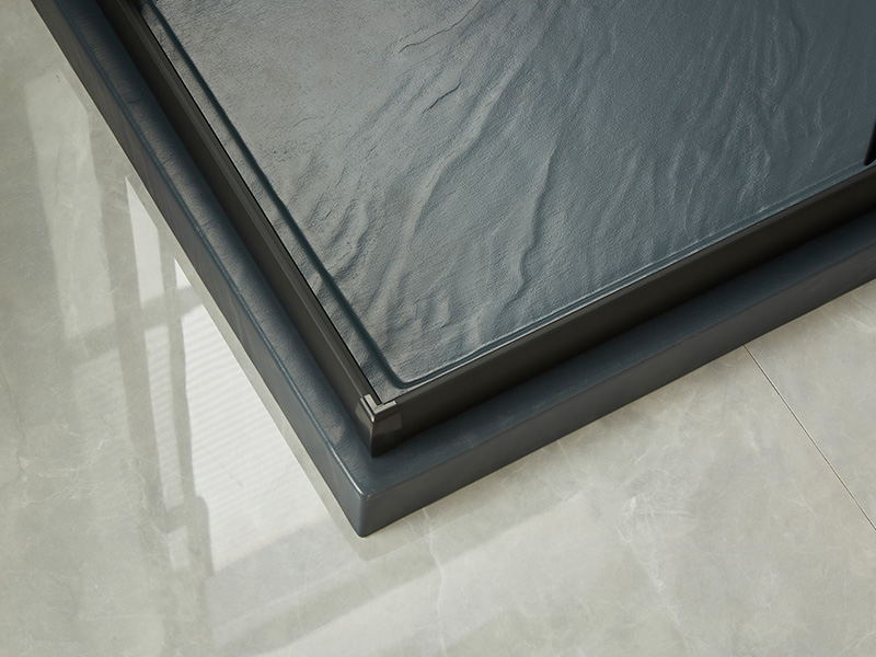 SQ skyve dusjkabinett, klart herdet glass, svart aluminiumsprofil, håndtak med doble hull, med brett SQ skyve dusjkabinett, klart herdet glass, svart aluminiumsprofil, håndtak med doble hull, med brett