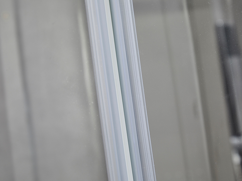 SE skyve dusjkabinett, klart herdet glass, krom aluminiumsprofil, håndtak med doble hull, uten brett SE skyve dusjkabinett, klart herdet glass, krom aluminiumsprofil, håndtak med doble hull, uten brett