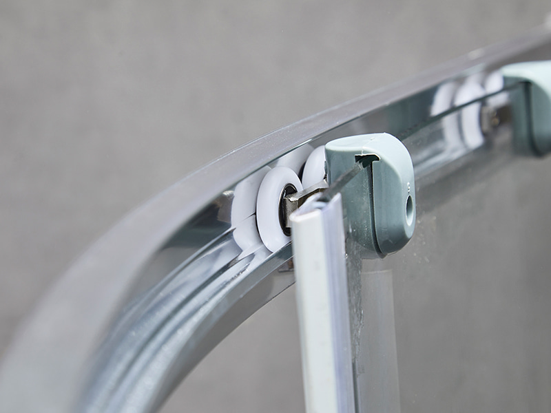 SE skyve dusjkabinett, klart herdet glass, krom aluminiumsprofil, håndtak med doble hull, uten brett SE skyve dusjkabinett, klart herdet glass, krom aluminiumsprofil, håndtak med doble hull, uten brett