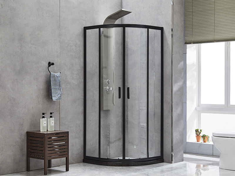 SE skyve dusjkabinett, klart herdet glass, svart aluminiumsprofil, håndtak med doble hull, uten brett